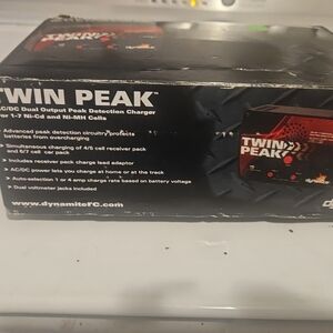 Dynamite Twin Peak Red and Black Charger